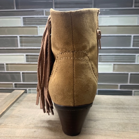 Maurice Fashions Beige Faux Suede Fringe Ankle Bootie Boots Woman's Shoe Size 6 - Picture 10 of 12